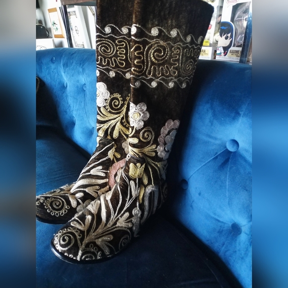 Custom Handmade Suzani Embroidered Boot - Picture 4 of 12